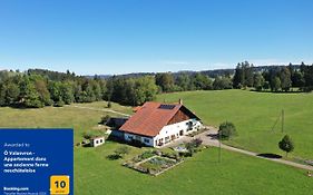 O Valanvron - Appartement Dans Une Ancienne Ferme Neuchateloise